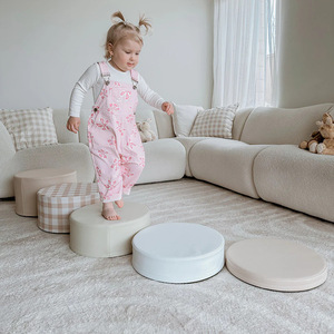 แผ่นรองฝึกการทรงตัวสำหรับเด็ก ช่วยพัฒนาการบูรณาการทางประสาทสัมผัส ทำจากผ้ากันลื่น เหมาะสำหรับเล่นในร่มและพัฒนาทักษะการเคลื่อนไหว - Product Image 1