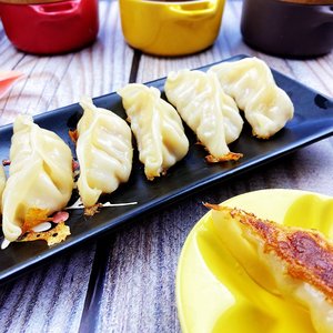 Vente en gros de boulettes d'aliments surgelés Gyoza de poulet d'usine en Chine délicieux épicé et salé pour le petit déjeuner des adultes et des enfants - Product Image 5