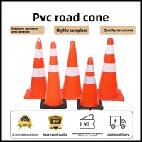 Cône de signalisation routière réfléchissant en PVC OEM/ODM en gros, cône triangulaire de signalisation d'interdiction de stationnement, cônes de signalisation routière, barrière de sécurité pour travaux routiers