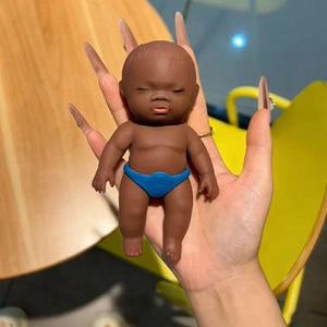Muñeca Viral de Piel Negra Natasha, Colgante Antiestrés Suave y Adorable del Tamaño de la Palma de la Mano - Product Image 2