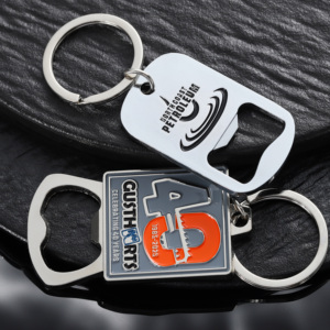 Ouvre-bouteille porte-clés plaqué noir personnalisé Ouvre-bouteille de bar vintage Logo 3D Ouvre-bouteille en zinc-Allot en métal émaillé Porte-clés - Product Image 3