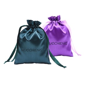 Bolsas de Embalaje Pequeñas de Satén Rosa con Cordón, Bolsas Personalizadas de Almacenamiento para Pelucas de Satén con Logotipo, Bolsas de Regalo Personalizadas - Product Image 1