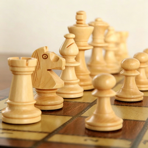 Jeu d'échecs de luxe en bois de haute qualité pour le dropshipping et la vente en gros, pièces d'échecs en métal 24*24cm pour jeux de société - Product Image 5