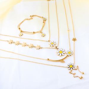 Collar Lindo en Oferta para Niñas, Collar de Cadena de Flores de Acero Inoxidable, Collar con Colgante de Comida Resistente al Agua y al Aceite - Product Image 1