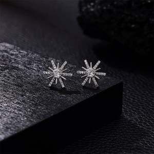 ต่างหูเงินแท้ S925 รูปดาวแปดเหลี่ยมประดับโมอิสซาไนต์ - Product Image 4