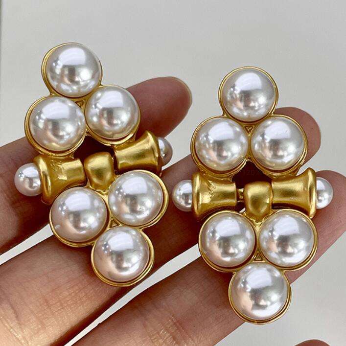 Wholesale Fashion Jewelry Retro Gold Grape Pearl Earrings Women's Palace  Style Metal Exaggerated Pearl Vintage Baroque Earrings
