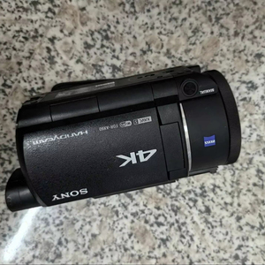 Caméscope Sony FDR-AX60 20X <span class=keywords><strong>4K</strong></span> <span class=keywords><strong>Handycam</strong></span> d'occasion pour enregistrements de voyages en famille - Product Image 1