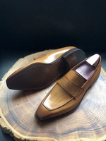 Mocassins Cie ML29 faits main en cuir pleine fleur avec semelle extérieure en cuir et dessus en cuir de veau peint à la main