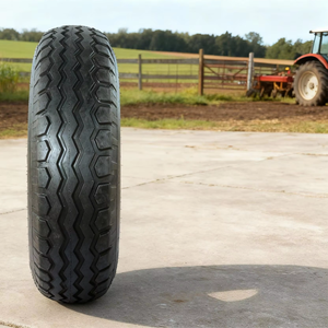 Neumático Agrícola de Vacío de Alta Carga de 12 Capas 10.5/80-18 Apto para Operaciones de Campo - Product Image 1