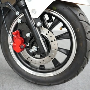 Scooter électrique T08 72V 30Ah 2000W avec freins à disque avant et arrière, longue autonomie, idéal pour les trajets urbains - Product Image 1