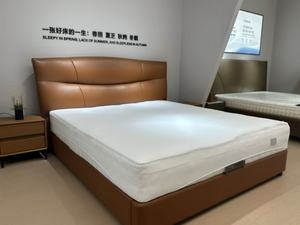 מיטת יוקרה מודרנית אקולוגית בגודל קווין/קינג, מרופדת עור כתום רך עם מסגרת עץ אורן, מיטה נוחה - Product Image 3