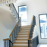 Escalier droit flottant Prima, support invisible personnalisé, marches antidérapantes en chêne, escalier droit pour villa