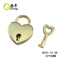 QIFENG Offre Spéciale Cadenas en forme de coeur de taille moyenne Diverses couleurs Journal romantique Serrure à clé Pièces et accessoires de sac spécial