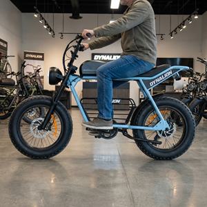 Электрический мотоцикл с толстыми шинами в ретро-стиле для демонстрации в шоуруме, с LED-фарой, напольный круизер для тест-райдов и демонстраций в магазинах - Product Image 4