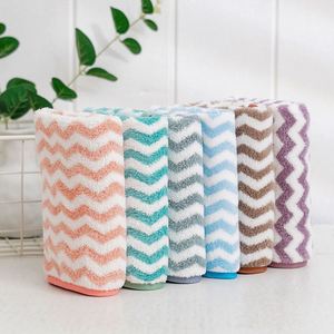 Serviette de toilette en microfibre de haute qualité, en polaire corail tricotée, avec motif brodé fantaisie, vente en gros à prix abordable - Product Image 2