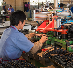 Pot de fleurs élégant à arrosage automatique, pot de fleurs sur roulettes avec roulettes souples et plateau, taille personnalisée pour un entretien facile des plantes - Product Image 5