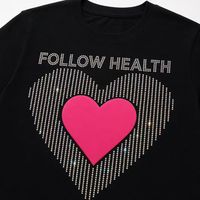 T-shirts personnalisés avec strass scintillants, motifs découpés au laser, transferts thermiques, diamants découpés au laser