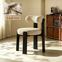 Chaise de salle à manger moderne de luxe léger en velours côtelé, avec revêtement en lin couleur Monet, ergonomique, écologique, et structure en bois.