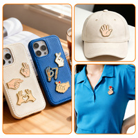 Broches en émail personnalisées avec gestes de la main, autocollants pour téléphone, symboles de langage des signes, badges, décalcomanies, broches en métal de dessin animé, cadeau, directement de l'usine