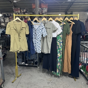 Ballots de vêtements usagés en vrac – Combinaisons en coton d'occasion pour femmes, longues et courtes, mixtes – Pack de vêtements pour dames Ukay Ukay pour la revente - Product Image 1