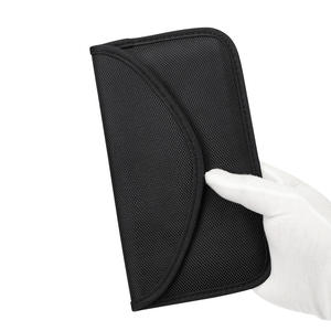 Funda antirrobo para llave de coche Faraday, protección para teléfono móvil con bloqueo de señal, hecha de poliéster duradero - Product Image 2