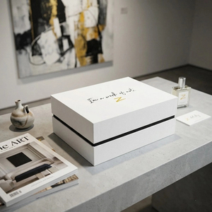 Caja de regalo personalizada con tapa y base de papel artístico negro mate, con cuello, para perfumes y cuidado de la piel de alta gama, con logo impreso. - Product Image 3