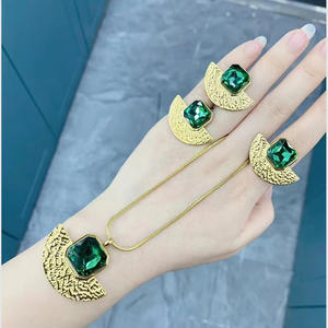 Retro Niche Design <span class=keywords><strong>Titanium</strong></span> Staal Vergulde Dames Sieraden Set Waaiervormige Oorbellen Ketting Zirkoon Ingelegd Glas Nieuw Stijlvol - Product Image 5