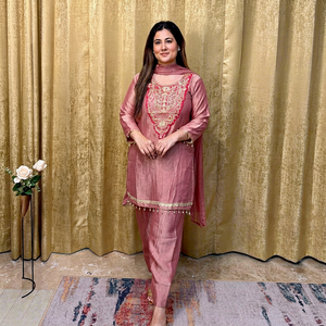 Conjunto de Salwar Kameez Rosa Bordado para Mujer, Traje Étnico Tradicional de Secado Rápido y Corte Regular para Bodas, Fiestas y Diwali - Product Image 1