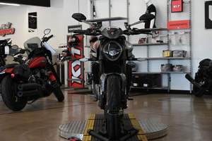 Moto sportive naked 937cc <span class=keywords><strong>2022</strong></span>, cadre léger, aides au pilotage avancées - Product Image 4