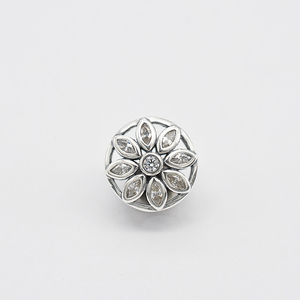 Hueco S925 <span class=keywords><strong>de</strong></span> <span class=keywords><strong>la</strong></span> CZ <span class=keywords><strong>de</strong></span> <span class=keywords><strong>la</strong></span> plata esterlina <span class=keywords><strong>de</strong></span> cristal bola redonda encantos - Product Image 3