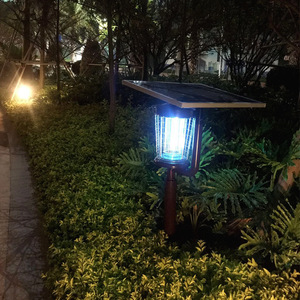 Lámpara antimosquitos con energía solar, impermeable para exteriores, luz insecticida de alta potencia para césped y uso comercial, cobertura de 150 metros cuadrados - Product Image 1