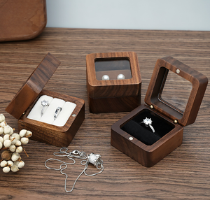 Caja de Anillo de Madera de Nogal Negro Personalizada, con Forro de Terciopelo Magnético, para Propuesta de Matrimonio o Compromiso - Product Image 3