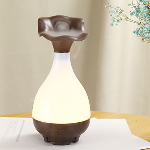 <span class=keywords><strong>Diffusore</strong></span> di Aromi a Ultrasuoni a Forma di Vaso di Loto, Umidificatore a Nebbia Fredda <span class=keywords><strong>con</strong></span> Luce LED Calda Effetto Legno, Regalo per la Casa, Personalizzazione Logo all'Ingrosso - Product Image 1
