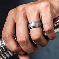 Bague de mariage en silicone tendance, prix d'usine, vente chaude, bague de mariage classique à bordure étagée en caoutchouc pour cadeau d'anniversaire