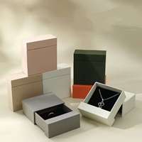 Caja de Joyería de Lujo con Logotipo Personalizado, Caja Cuadrada Ecológica de Papel Rígido para Collares, Anillos y Pendientes, Caja de Regalo Deslizante de Cartón