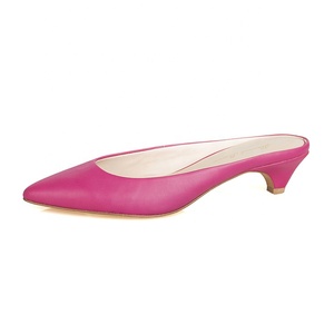Scarpe estive 2025 all'ingrosso nuovo Design alla moda pump a punta con <span class=keywords><strong>tacco</strong></span> <span class=keywords><strong>basso</strong></span> aperte sul retro-scarpe da donna leggere alla moda - Product Image 1
