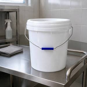 Seau rond en plastique PE PP de 5 gallons avec couvercle hermétique, conteneur étanche pour le stockage de produits chimiques et de matières premières pour la construction - Product Image 1