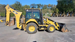 รถตักล้อยางมือสองราคาดีที่สุด ปี 2015 รุ่น Caterpillar 420F2 IT พร้อมห้องโดยสารที่สะดวกสบาย - Product Image 3