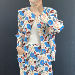 ชุดเซ็ตสองชิ้นสไตล์ลำลองจีบพลีท Miyake สำหรับผู้หญิง คอลเลคชั่นใหม่ปี 2026 เสื้อคลุมแขนยาวผ้าหนาคุณภาพสูง + กระโปรงทรงสอบเข้ารูป ชุดฤดูร้อน - Product Image 3