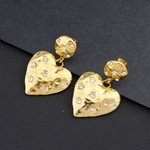 Boucles d'oreilles clous minimalistes chic, style froid, tendance, cœur d'amour, plaqué or 18 carats, automne-hiver, polyvalentes, haut de gamme - Cadeau - Product Image 4