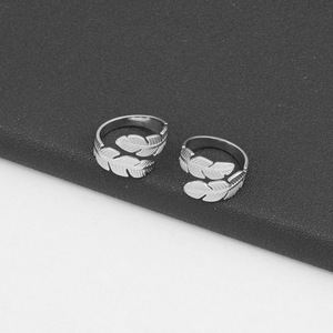 2026 New Vintage Niche Design Stainless Steel Feather Shaped Ring Silver Plated Unisex's Fashion Rings Wholesale Jewelry - Product Image 2