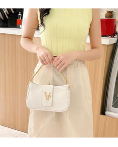 Nouveau Sac à Bandoulière Tendance et Polyvalent pour Femme en Cuir PU Imperméable avec Chaîne Géométrique et Lettres, Idéal au Quotidien - Product Image 4