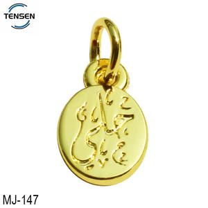 Fournisseur d'étiquettes de bijoux en métal gravé avec logo personnalisé forme ronde pendentif à breloques en métal couleur or <span class=keywords><strong>pour</strong></span> <span class=keywords><strong>collier</strong></span> - Product Image 4