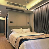 Maison capsule spatiale de luxe de 20 pieds, maison modulaire préfabriquée portable, cabine d'hôtel intelligente avec design en verre panoramique