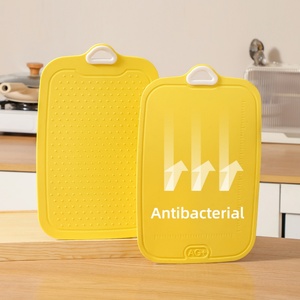 เขียงพลาสติกสำหรับหั่นผักผลไม้ สีสันสดใส ปลอดภัยสำหรับอาหาร - Product Image 1