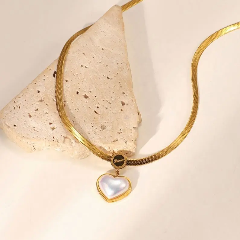 Chaîne Vintage en forme de coeur en forme de serpent Ins Style bijoux pour femmes collier pendentif en acier inoxydable plaqué or 18K