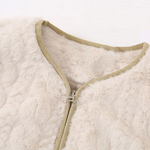 <span class=keywords><strong>Gilet</strong></span> personnalisé <span class=keywords><strong>sans</strong></span> manches à fermeture éclair pour femmes Veste courte en fausse <span class=keywords><strong>fourrure</strong></span> doublée <span class=keywords><strong>Gilet</strong></span> blanc en fausse <span class=keywords><strong>fourrure</strong></span> - Product Image 5