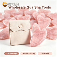 Outil de massage Gua Sha en quartz rose en forme de cœur rose Jiwan Lejia OEM avec emballage