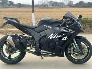 คาวาซากิ ZX-10R รถสปอร์ตเร็วระดับเรือธง: เครื่องยนต์ 998 ซีซี แบบอินไลน์ 4 สูบ และศักยภาพการปรับแต่งสำหรับการแข่งขันที่ยอดเยี่ยม เครื่องยนต์ทรงพลัง 1000 ซีซี แบบอินไลน์ - Product Image 4