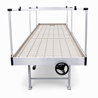 Banc de culture mobile à roulettes, système d'irrigation par flux et reflux, utilisé pour la culture de diverses cultures.